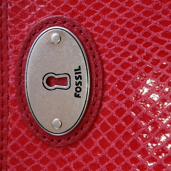 FOSSIL RED COW HIDE WALLETT/WRISTLET - Picture 2 of 6